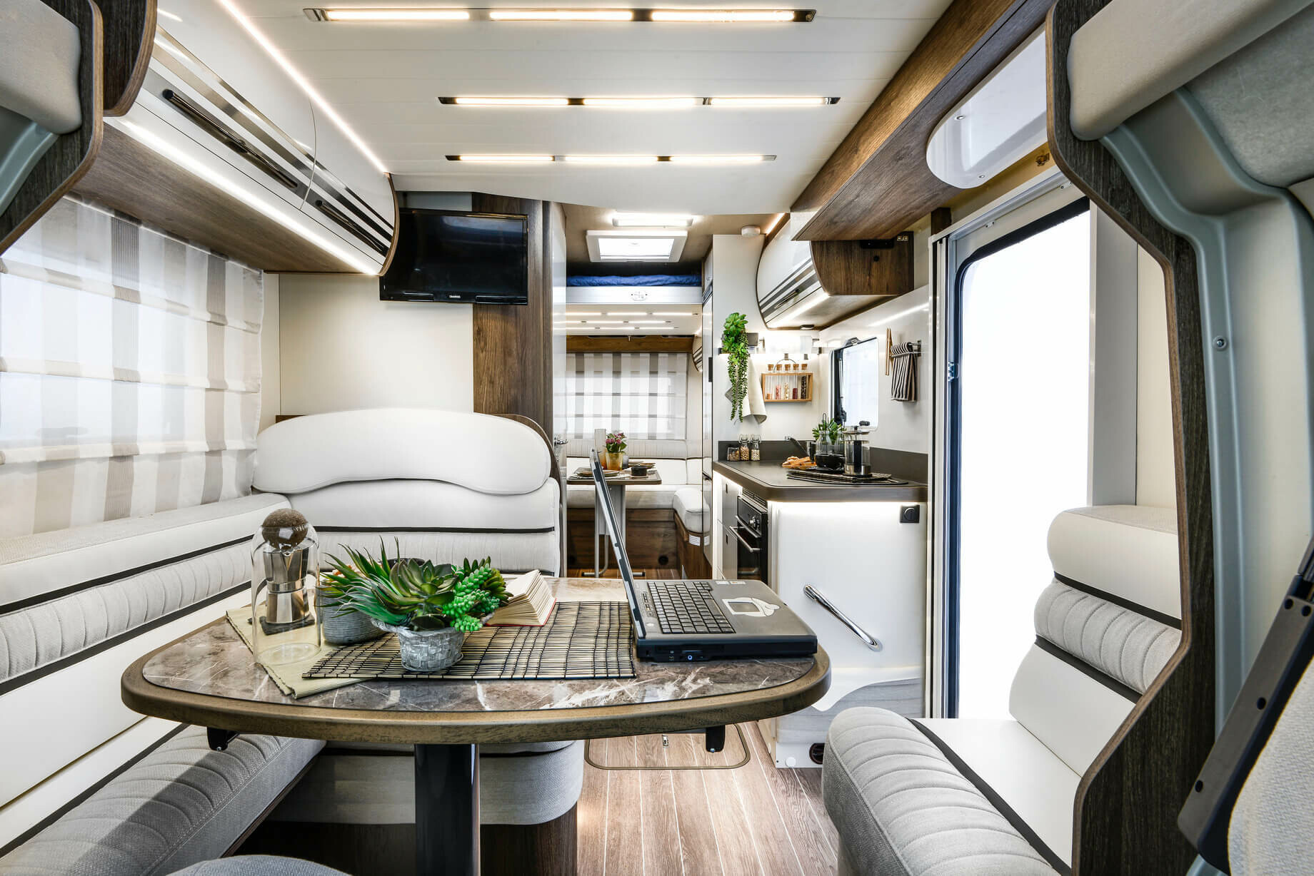 RT Line 700 Motorhome Rental in Lanarkshire